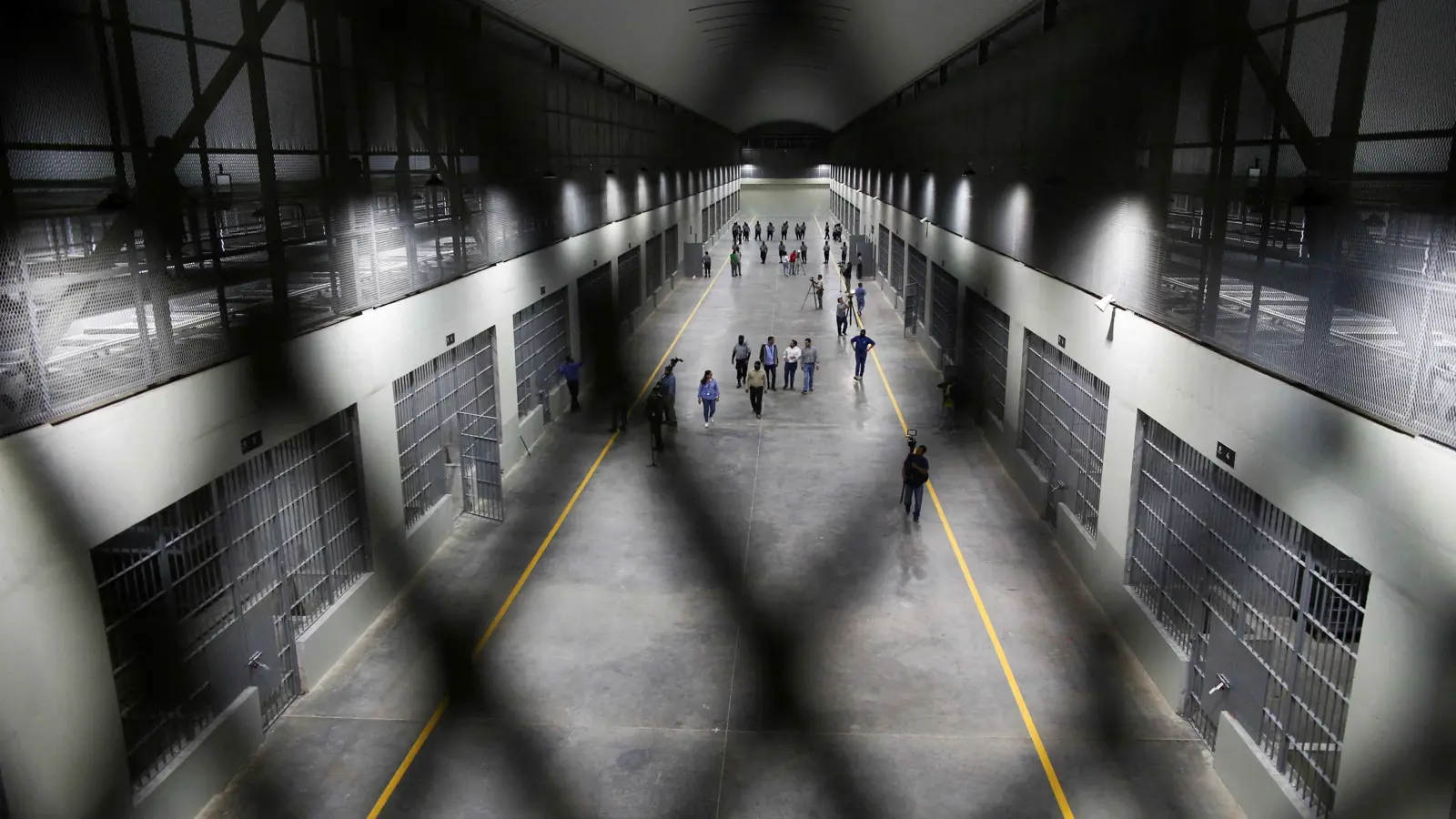 عرض السلفادور "السخي" لترامب يثير استياء "حقوق الإنسان"