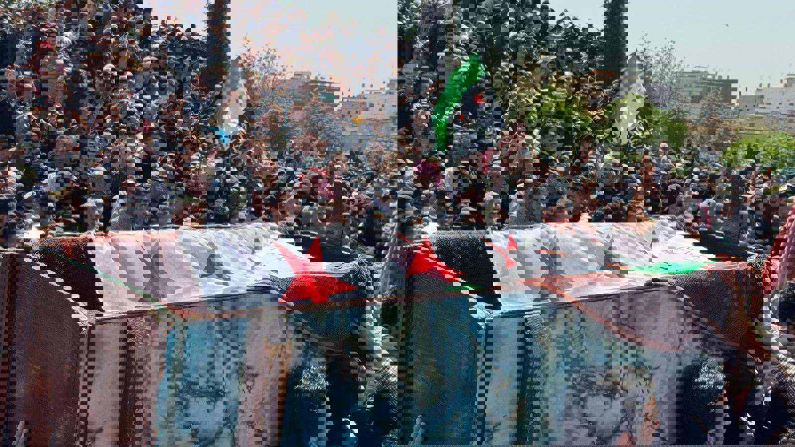 يديعوت أحرونوت: انتهاء "شهر العسل" بين الجيش الإسرائيلي وأهالي درعا