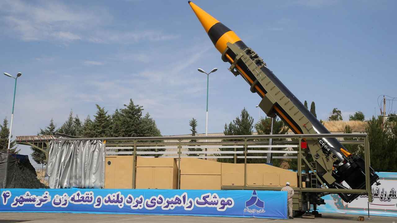 وصل إسرائيل للمرة الأولى.. ما مواصفات الصاروخ الإيراني "خيبر"؟