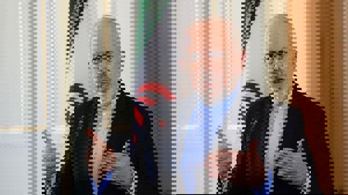 ظريف يصف "الخزانة الأمريكية" بـ"السجّان" ويعتبر العقوبات "إرهابًا"