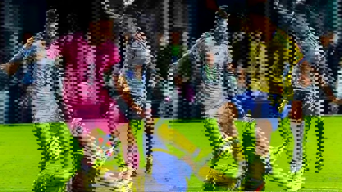 أول تعليق من اللاعب الذي راوغه ميسي أثناء إصابته (صورة)