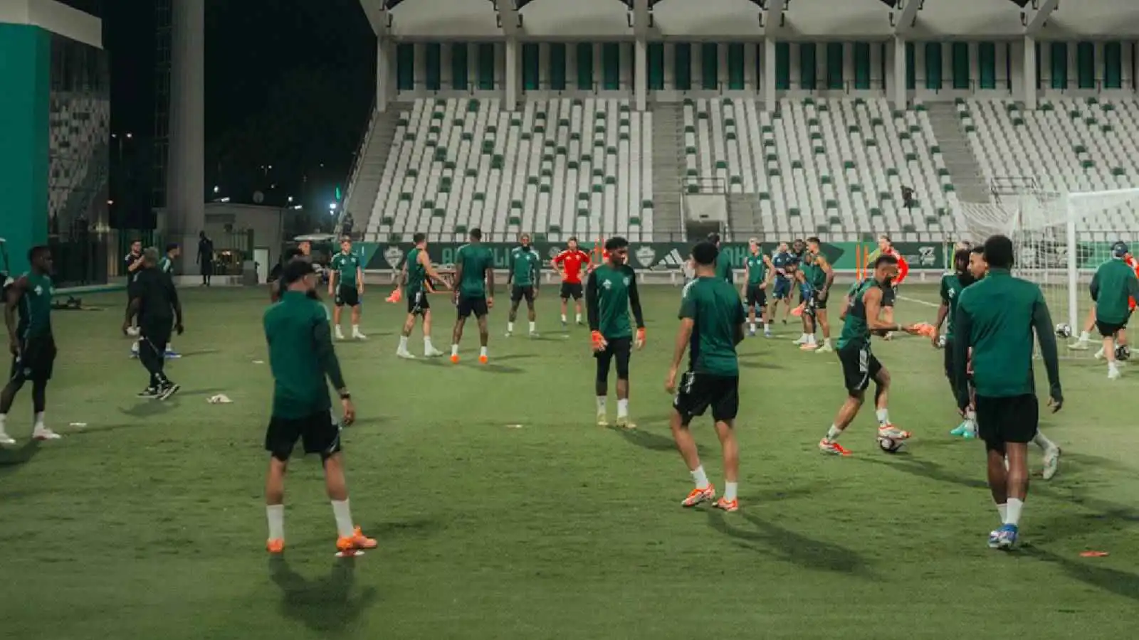 معدل خرافي.. كم ثانية يحتاجها الأهلي السعودي لاستعادة الكرة بعد قطعها؟