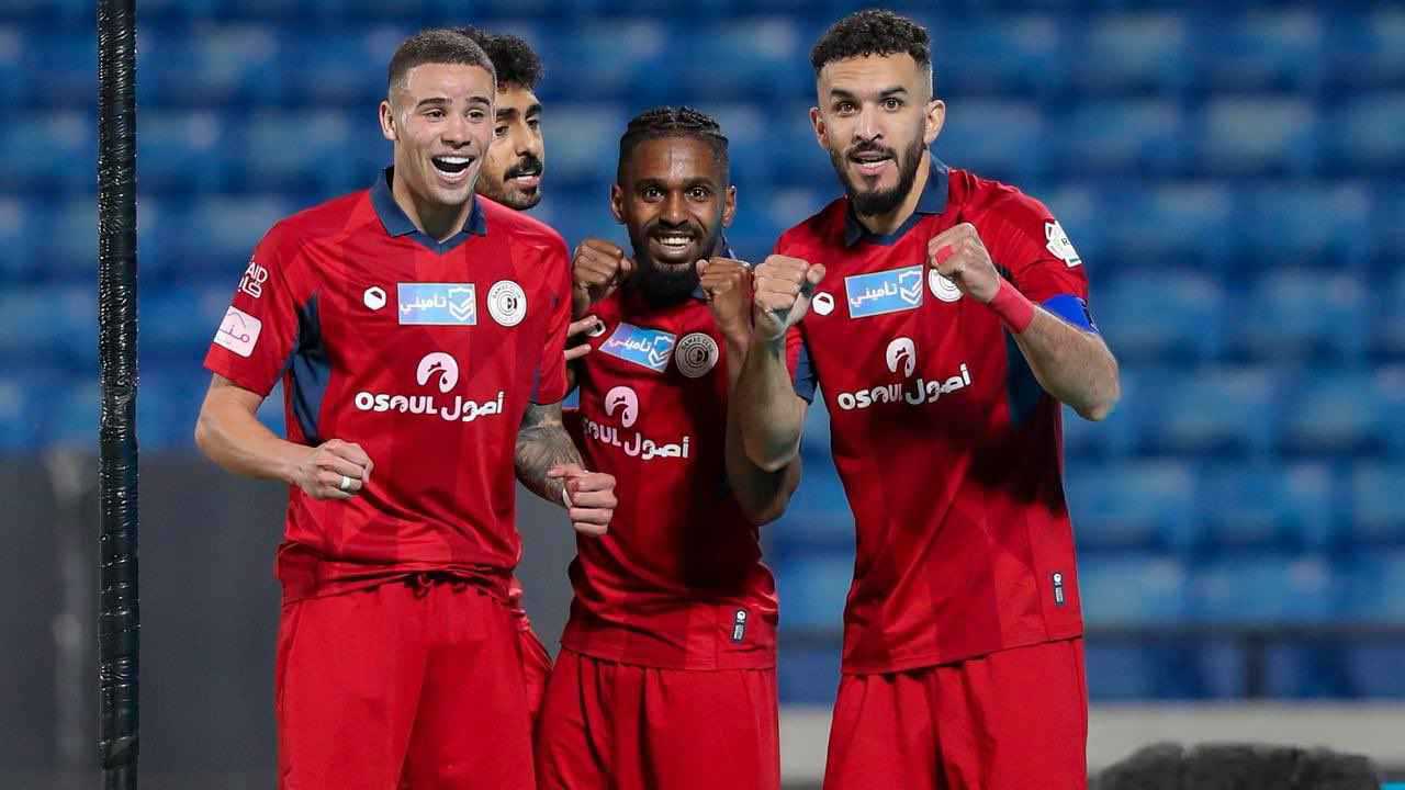 بعد الفوز على الفيحاء.. ماذا يحتاج ضمك للبقاء في الدوري السعودي؟ 