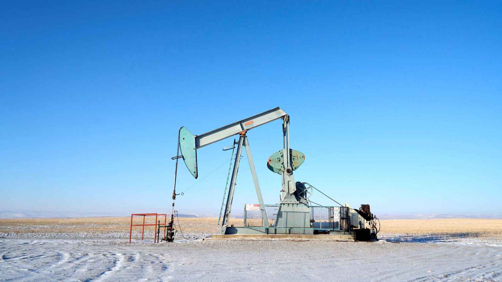 قلق وترقب.. تهديدات ترامب بالرسوم الجمركية ترفع أسعار النفط