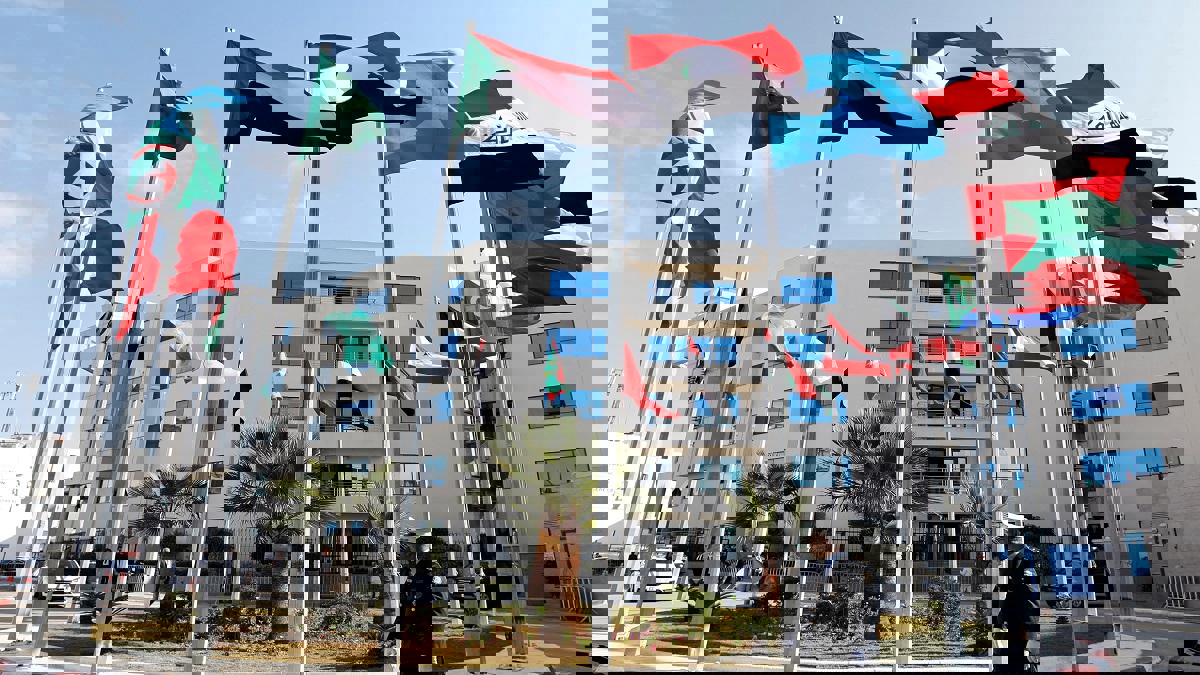 أين يقع ملف الاقتصاد على طاولة القمة العربية في تونس؟ (فيديو إرم)