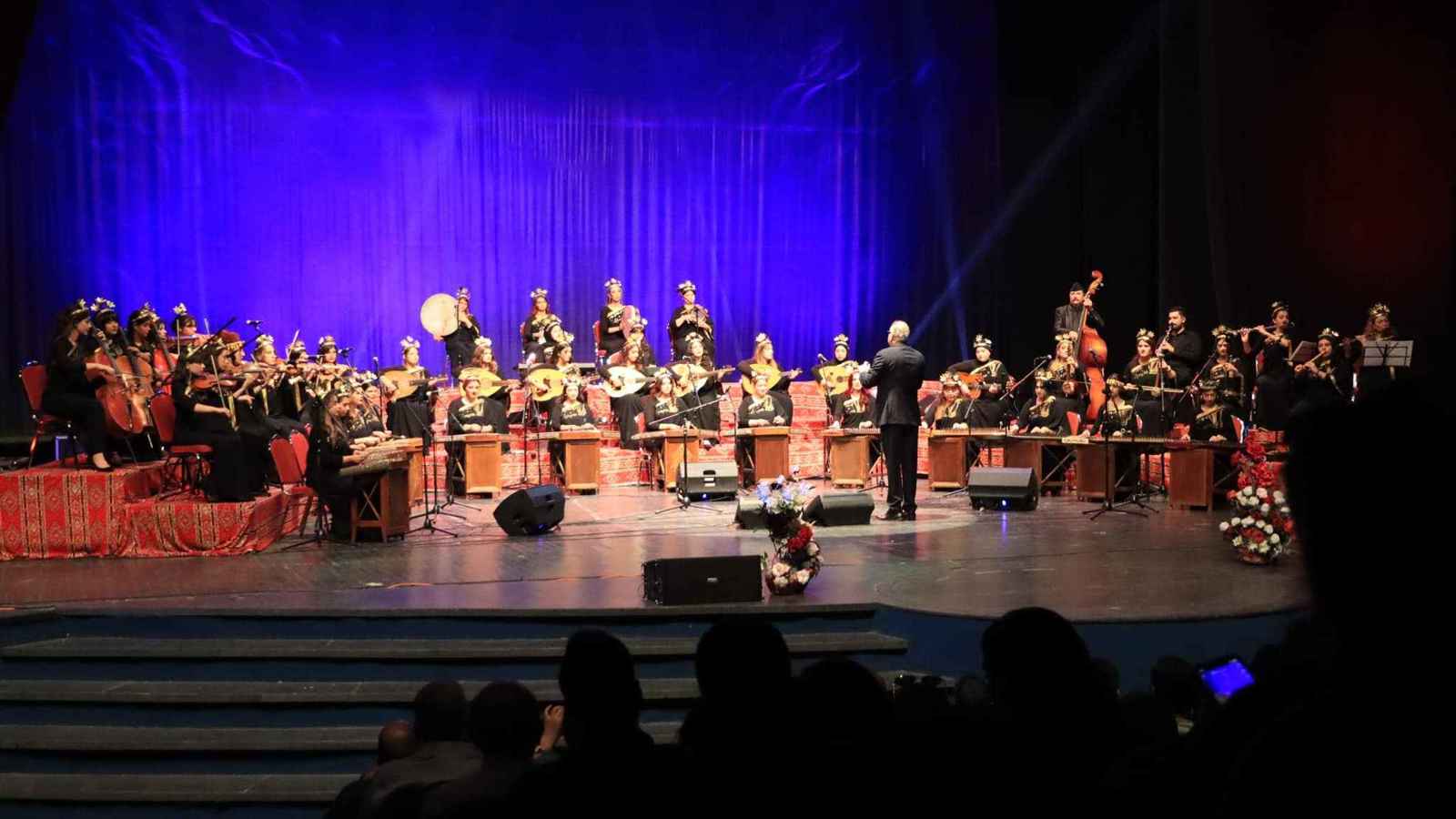 تستوحي من قيثارة سومر.. بعث أول فرقة موسيقية نسوية في العراق