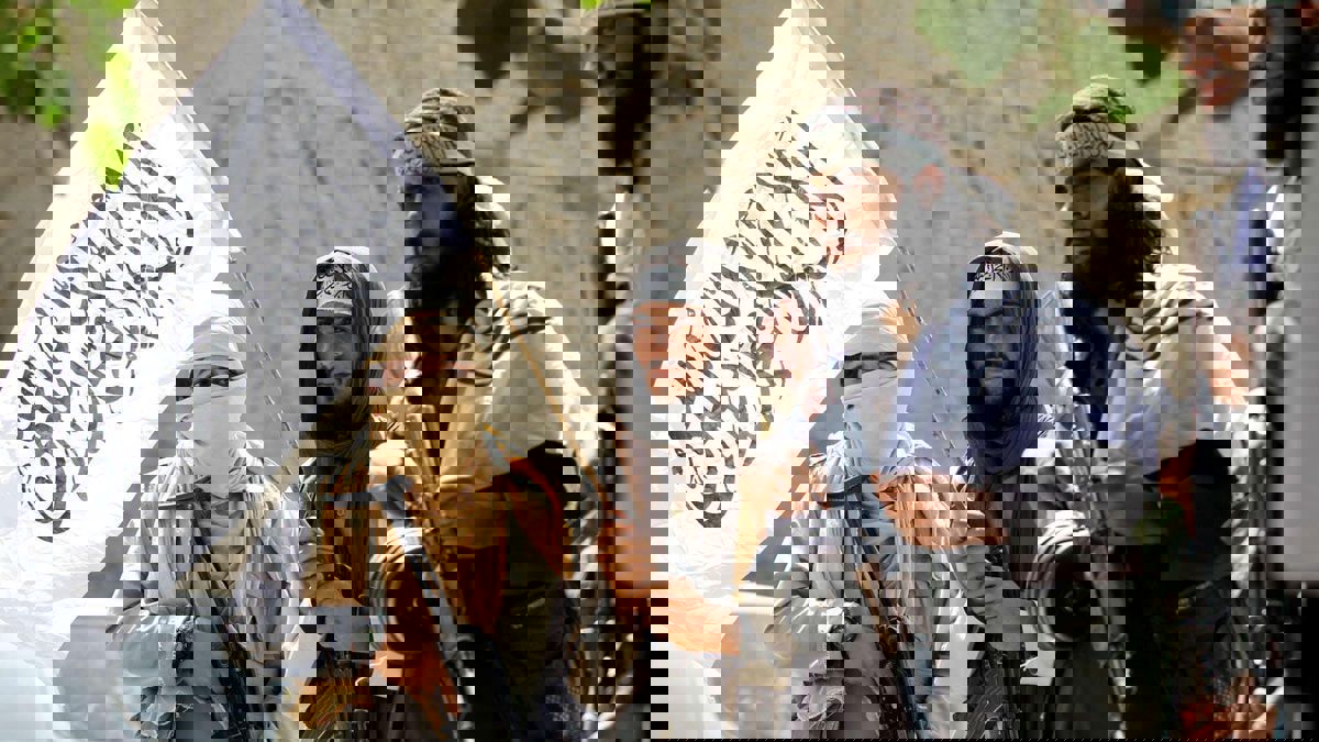 تجمع لمؤيدي حركة طالبان الأفغانية في طهران (صور)