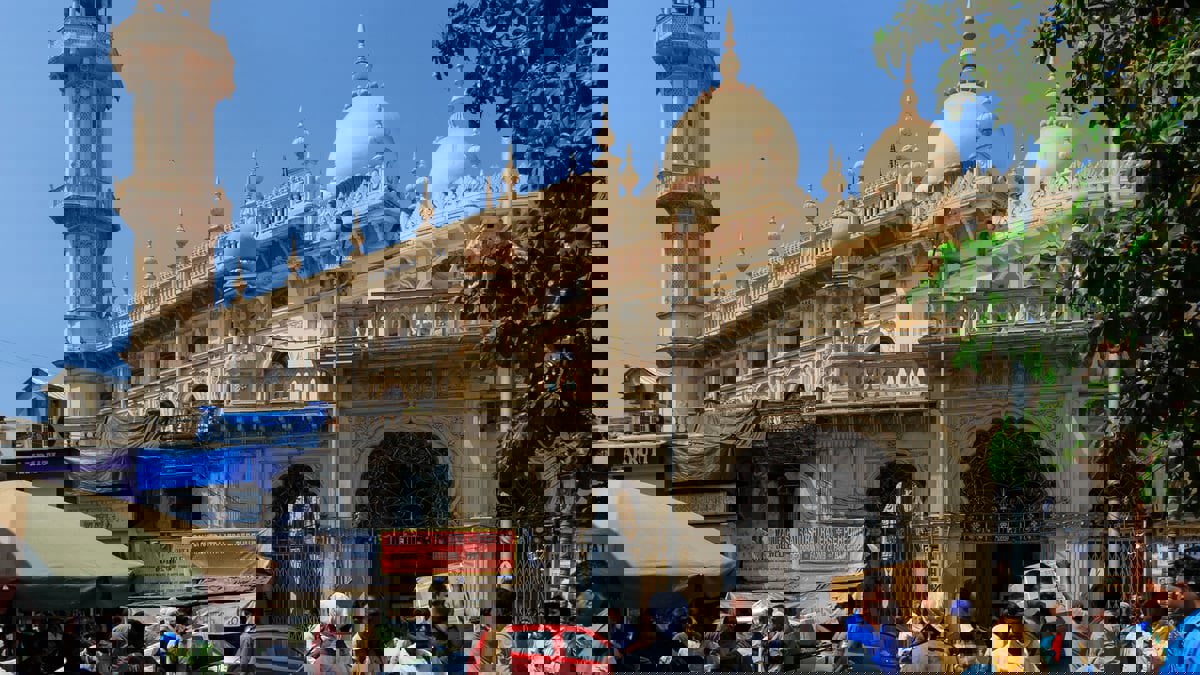 بعد مطالب هندوس.. مساجد مومباي تخفض صوت الأذان