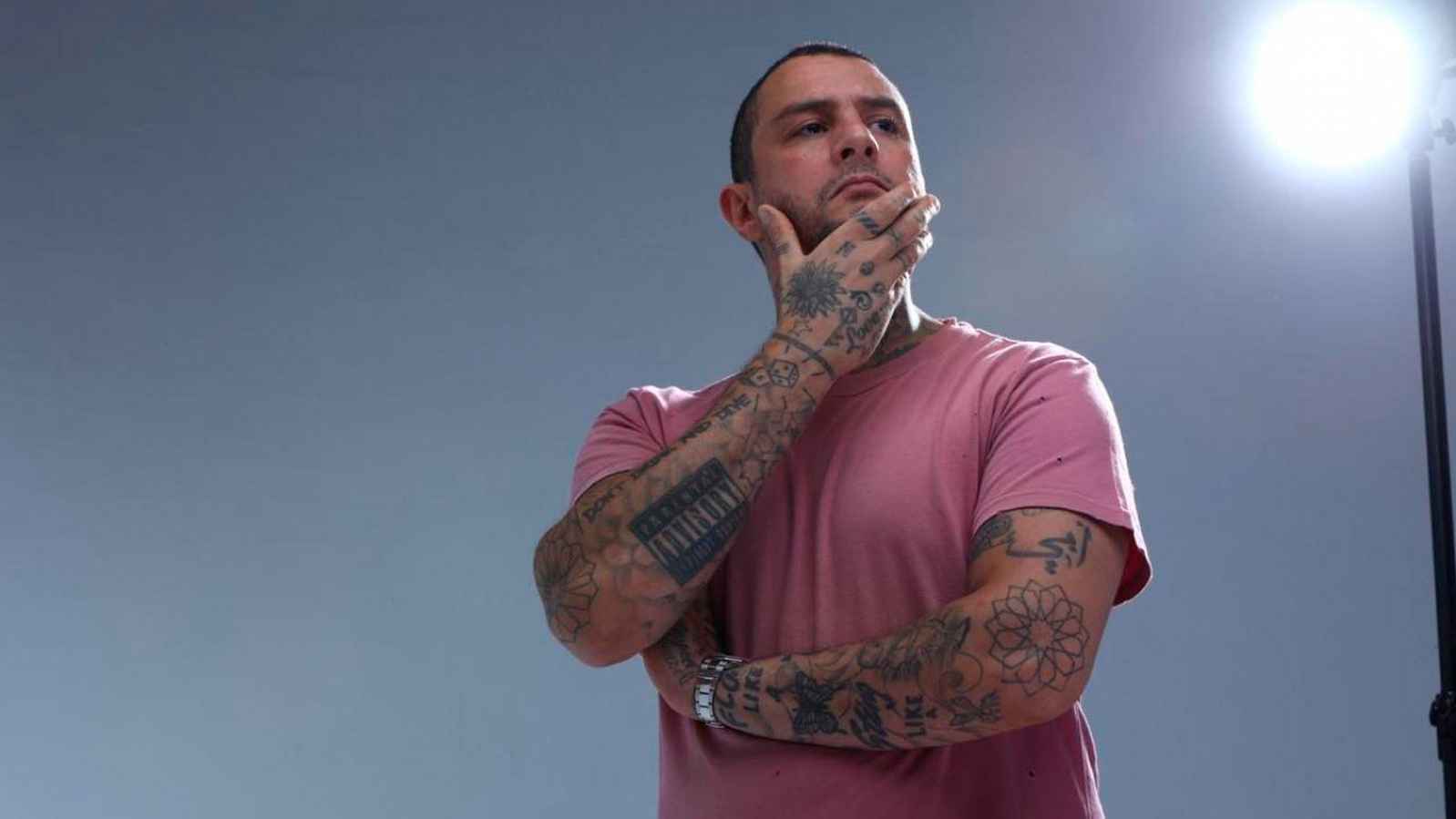 قارن نفسه بديفيد بيكهام.. أحمد الفيشاوي يوجه رسالة جديدة لجمهوره