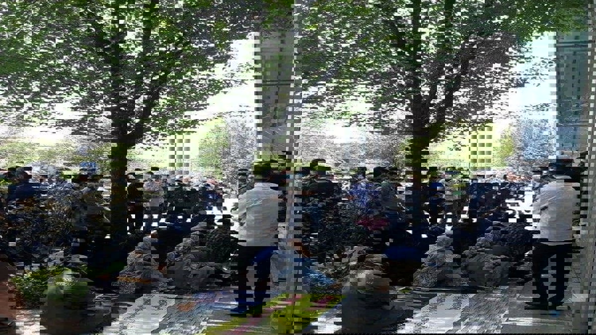 اعتصام أمام بورصة طهران وسط شعارات "الموت لروحاني" (فيديو وصور)