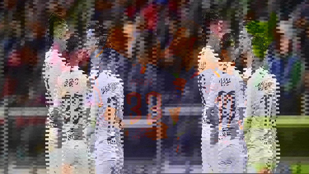 فوز درامي لروما على كالياري يقربه من المركز الرابع في ترتيب الدوري الإيطالي