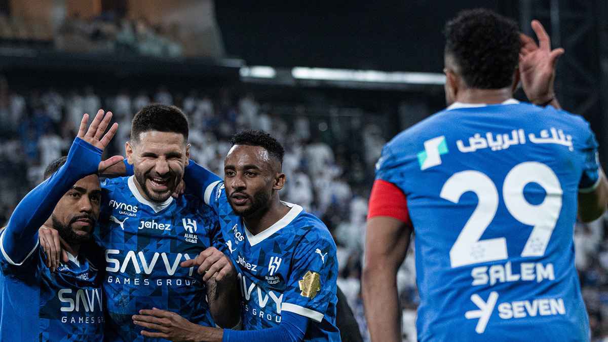 اسم مفاجئ.. الهلال يفاوض مدربا برازيليا