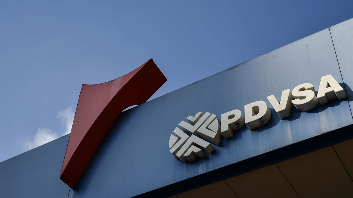 رغم العقوبات الأمريكية.. شركة النفط الفنزويلية تبيع شحنة من الخام إلى "الوطنية الإيرانية"