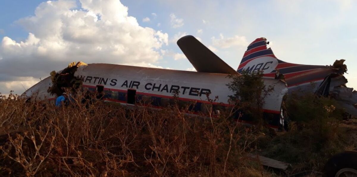 20 مصابًا في تحطم طائرة ركاب بجنوب إفريقيا (صور)