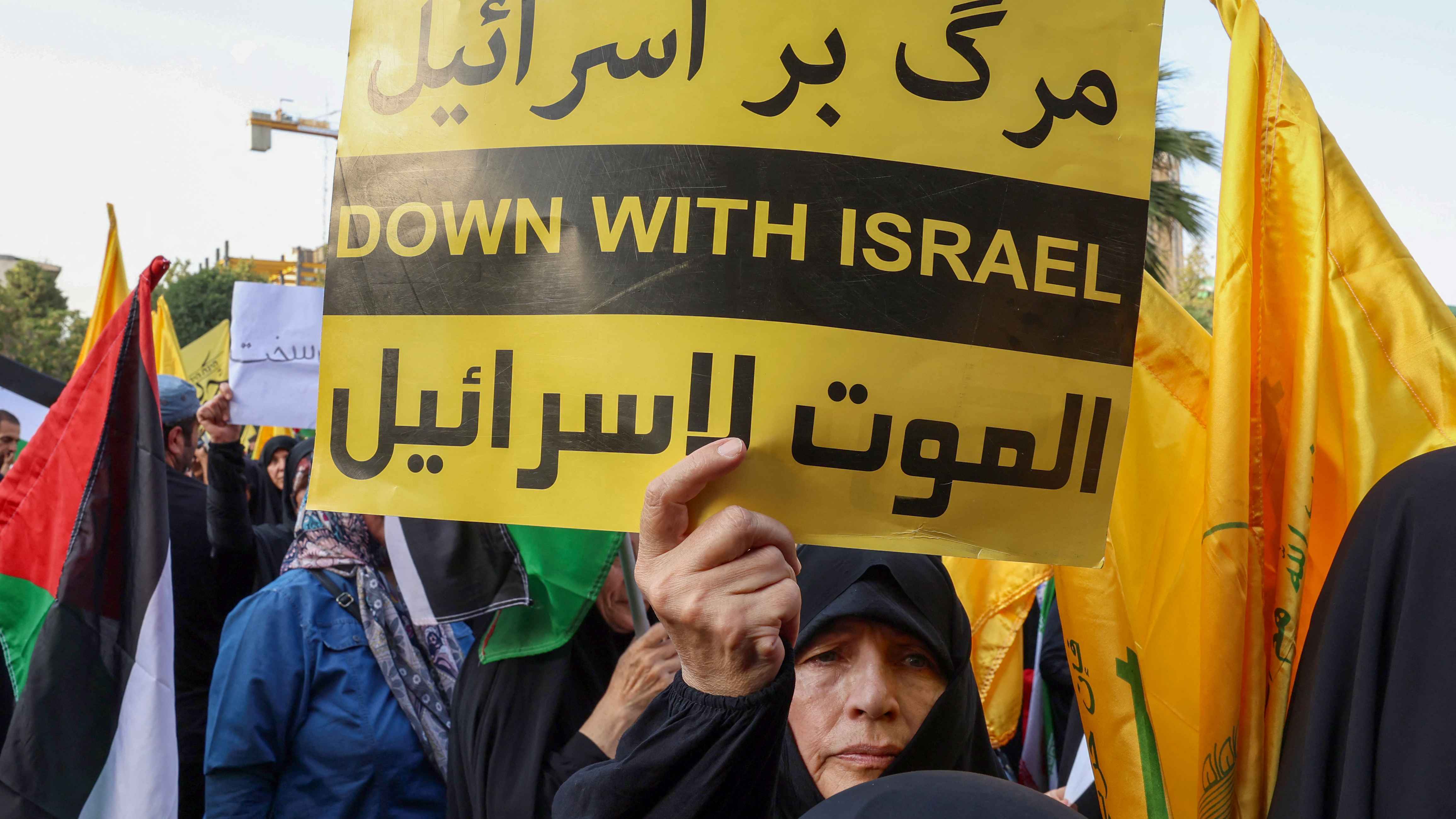 بهدف "ضرب إسرائيل".. إيران أدخلت شاحنتي أسلحة إلى سوريا