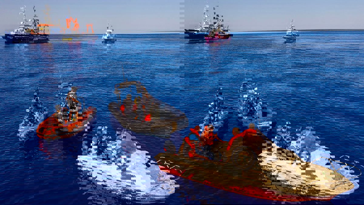 انتشال جثث 5 مهاجرين قبالة سواحل تونس