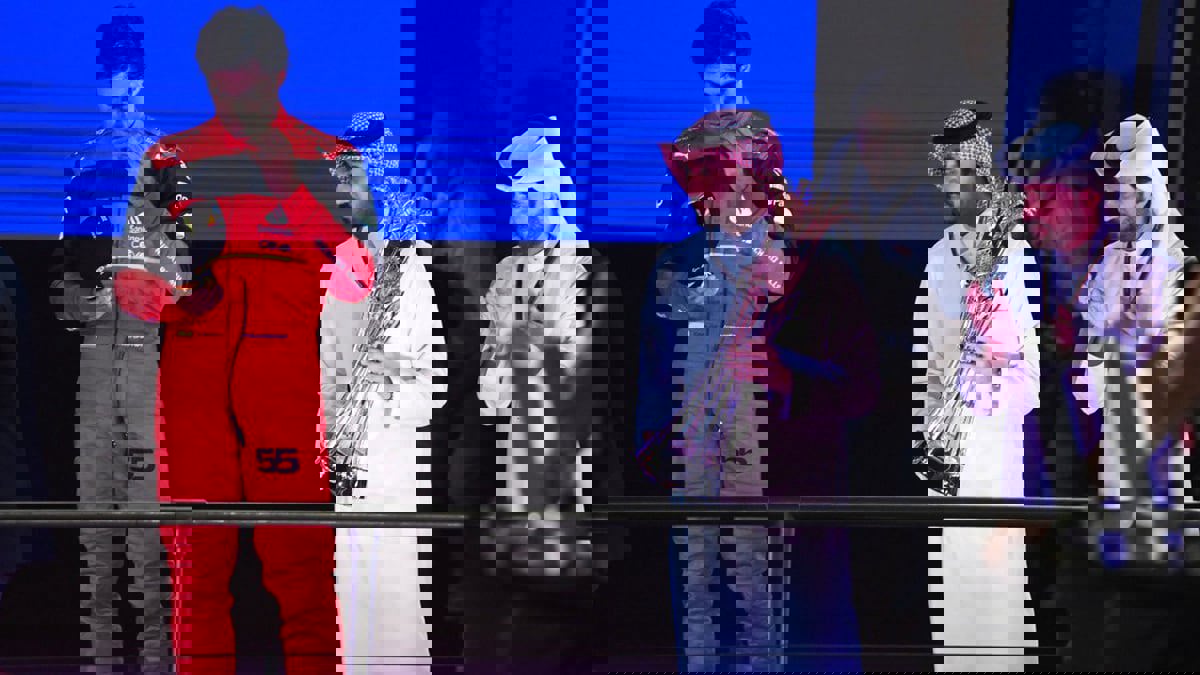 وزير الرياضة السعودي يوجه رسالة إلى لويس هاميلتون بعد انتقاداته الأخيرة