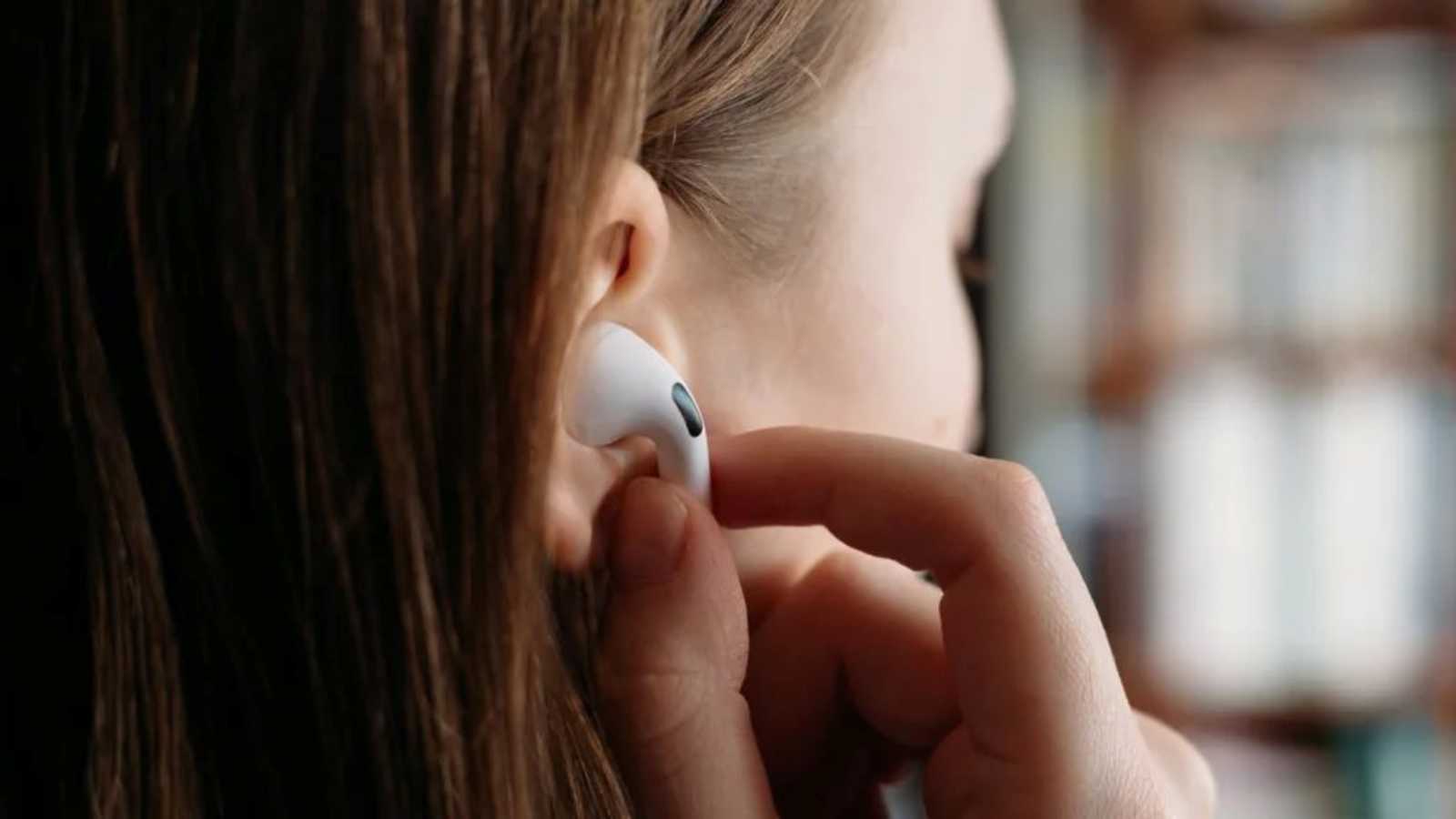 ميزة جديدة قيد التطوير لسماعات أبل "ستكسر حاجز اللغات"