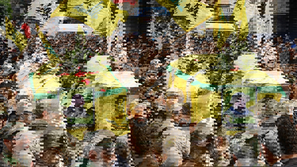 حزب الله يشيع 5 من عناصره قتلوا في إدلب السورية (فيديو)