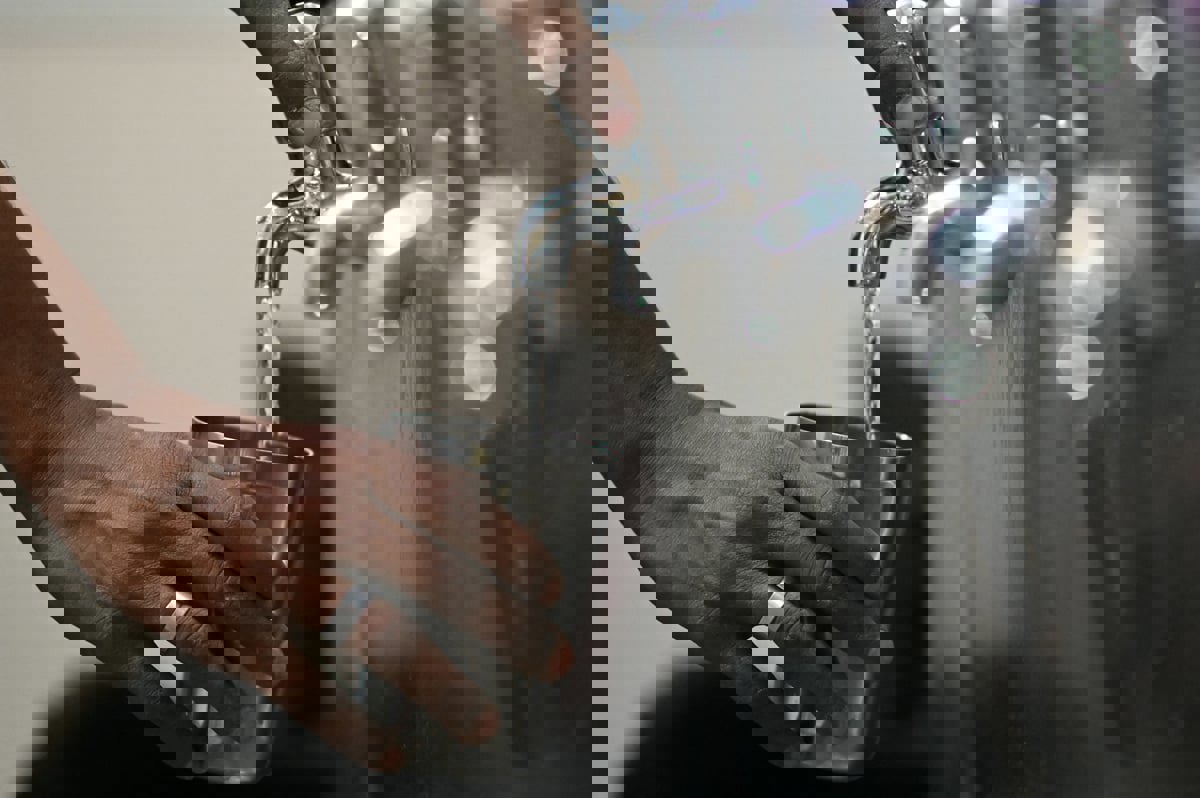 جهاز يحول رطوبة الغلاف الجوي إلى مياه صالحة للشرب