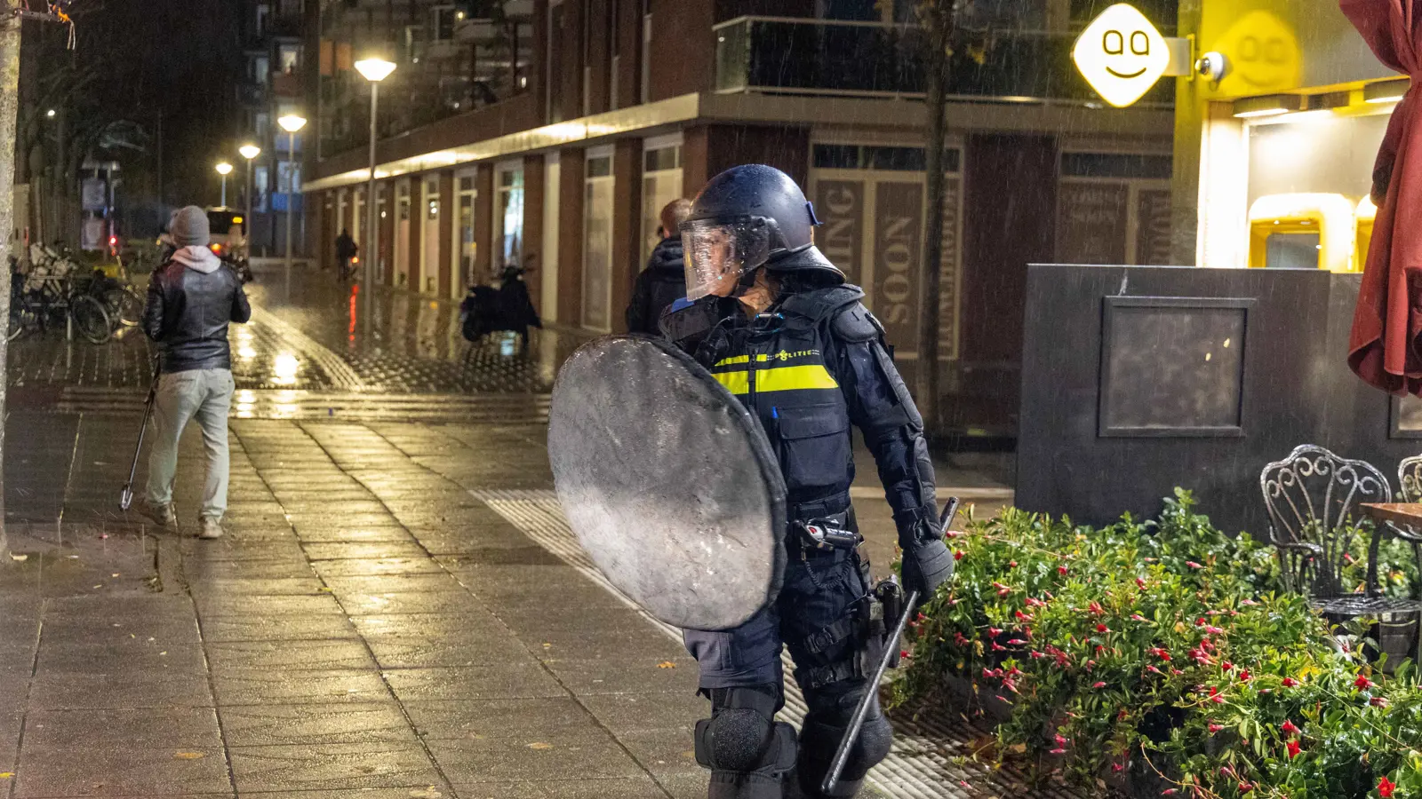 "هجوم أمستردام".. "ارتباك سياسي" في هولندا والتداعيات "تتصاعد"