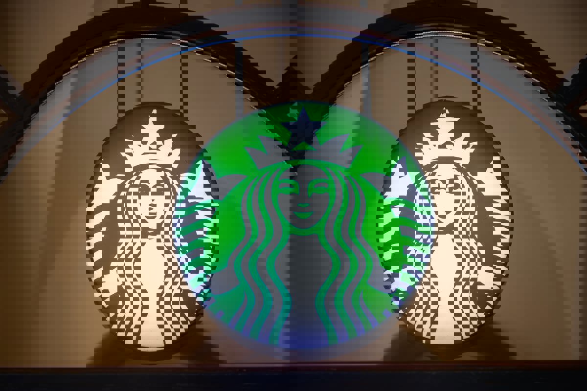 معركة طاحنة بين فتيات داخل مقهى "ستاربكس" في القاهرة (فيديو)