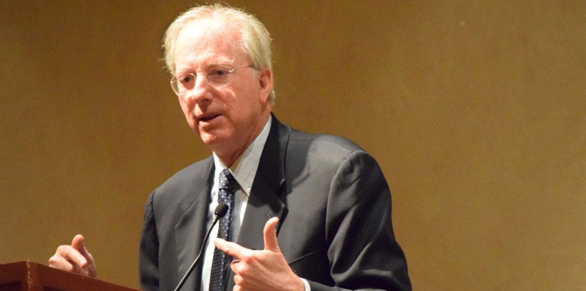 دنيس روس: إيران تدفع ثمن توسعها الخارجي