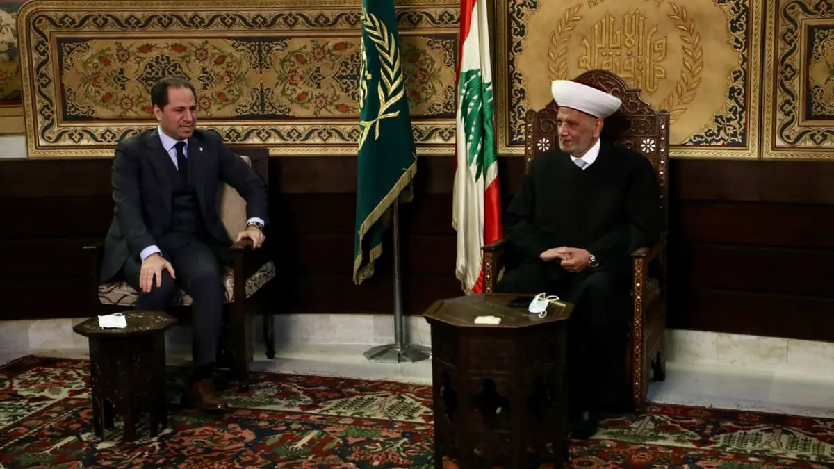 عقب إعلان الحريري.. ما دلالات لقاء سامي الجميّل ومفتي لبنان؟