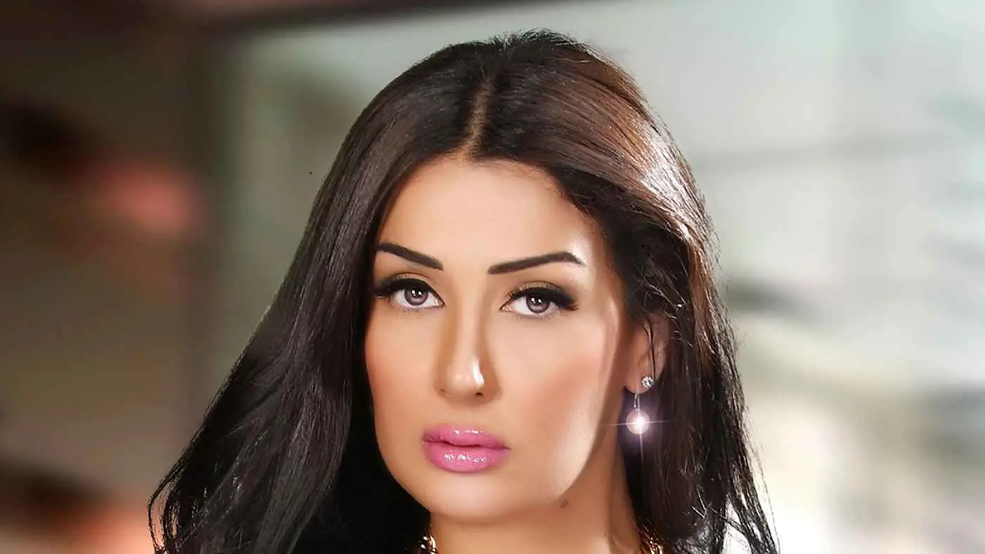 بجبيرة في القدم.. غادة عبد الرازق تثير قلق متابعيها (صورة)