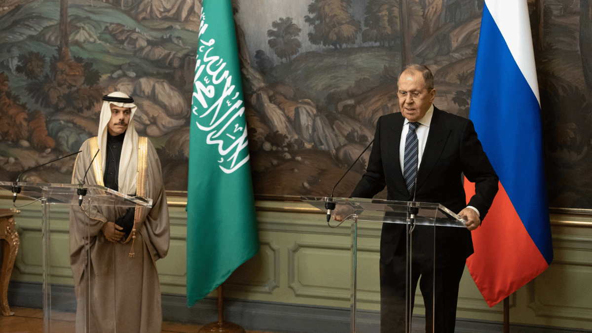 لافروف وبن فرحان يبحثان التصعيد في الشرق الأوسط