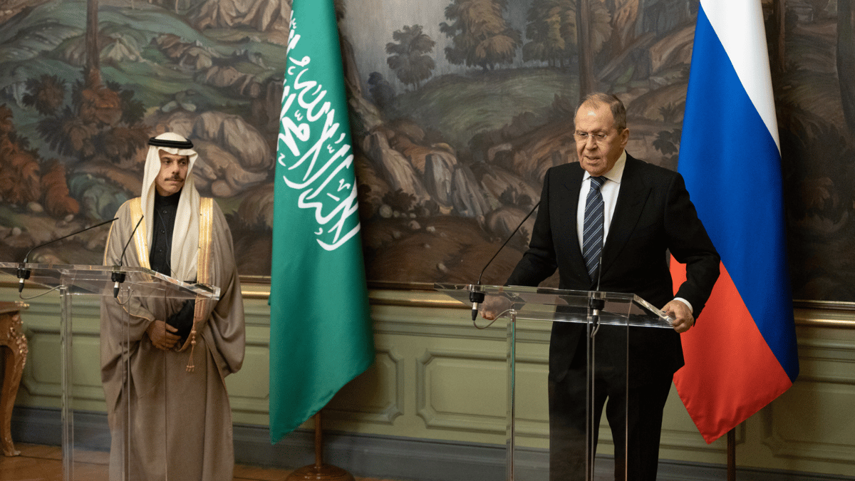 لافروف وبن فرحان يبحثان التصعيد في الشرق الأوسط