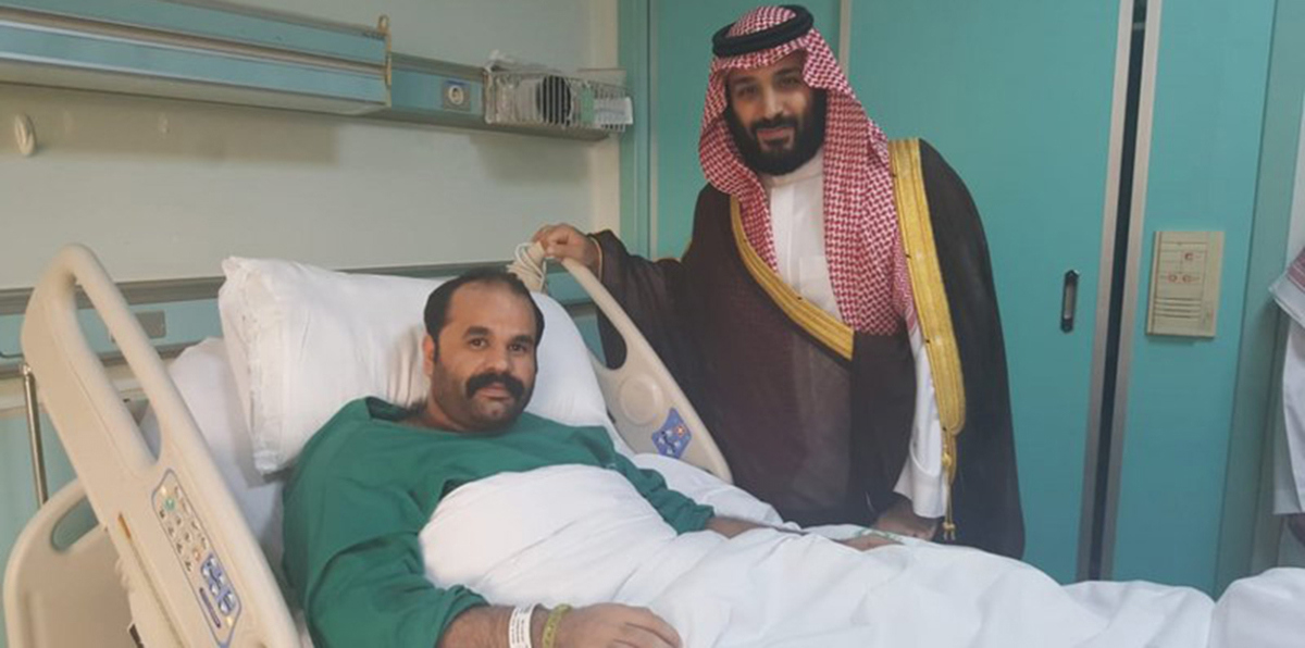محمد بن سلمان يفاجئ جنديًا سعوديًا مصابًا بلفتة إنسانية 