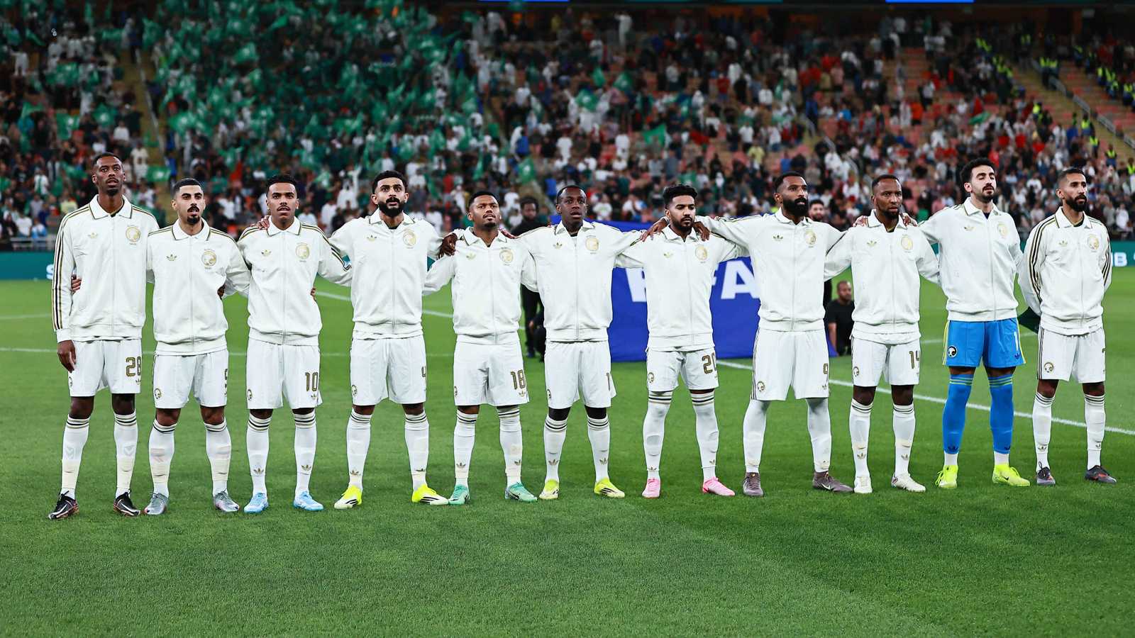 أول رد فعل من رينارد بعد خطأ نواف العقيدي أمام منتخب مصر 