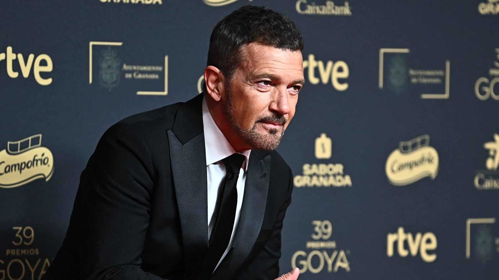 أنطونيو باديراس في عيده الـ65: سأستمر في التمثيل حتى النهاية