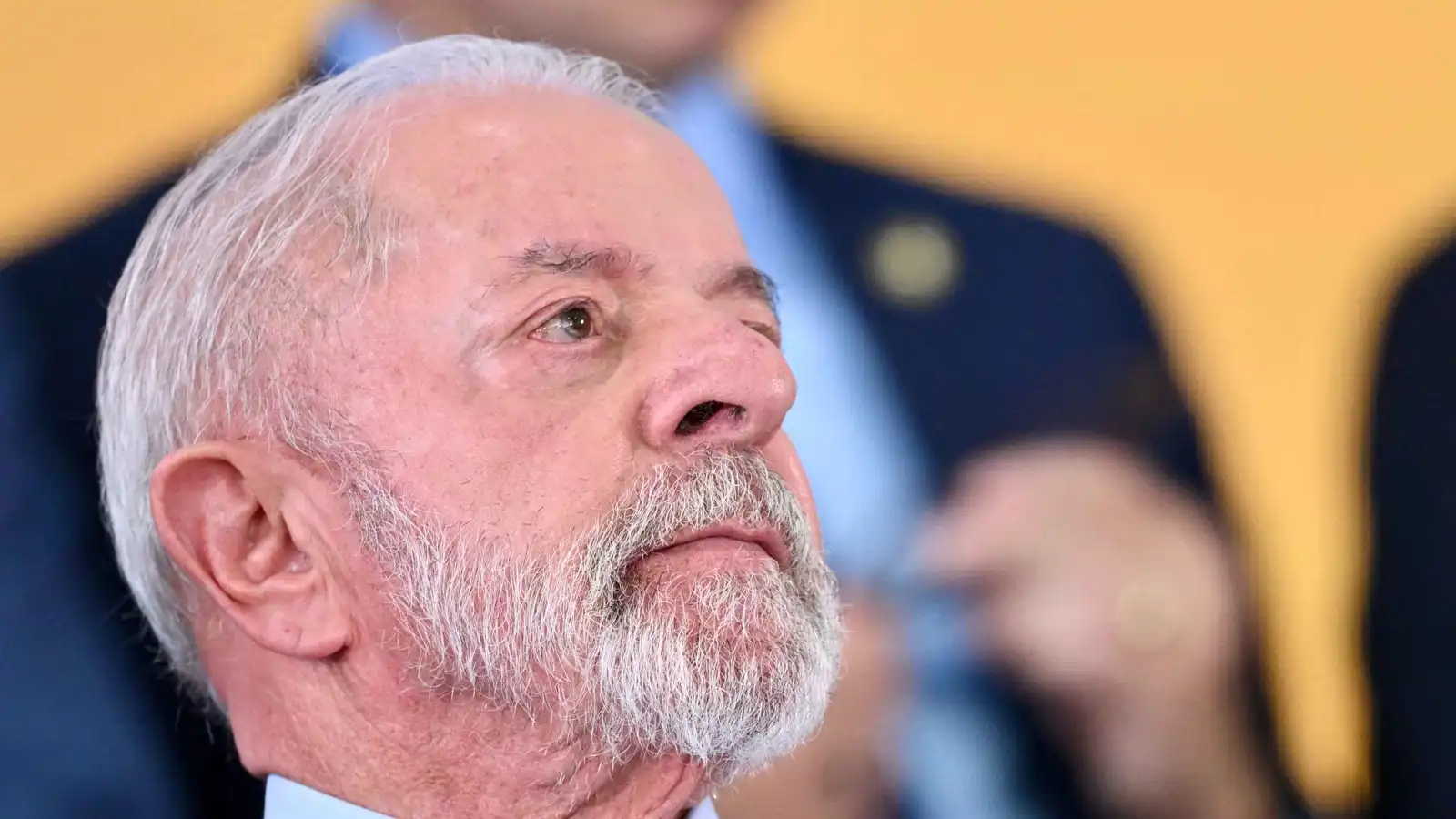 رئيس البرازيل منتقداً تهديدات ترامب: "على القادة كسب الاحترام"