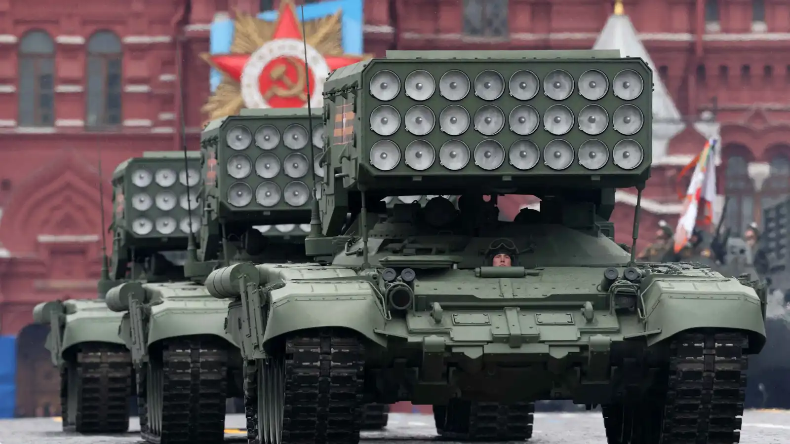 "أسلحة دقيقة".. روسيا تعلن شن هجوم واسع على منشآت أوكرانية