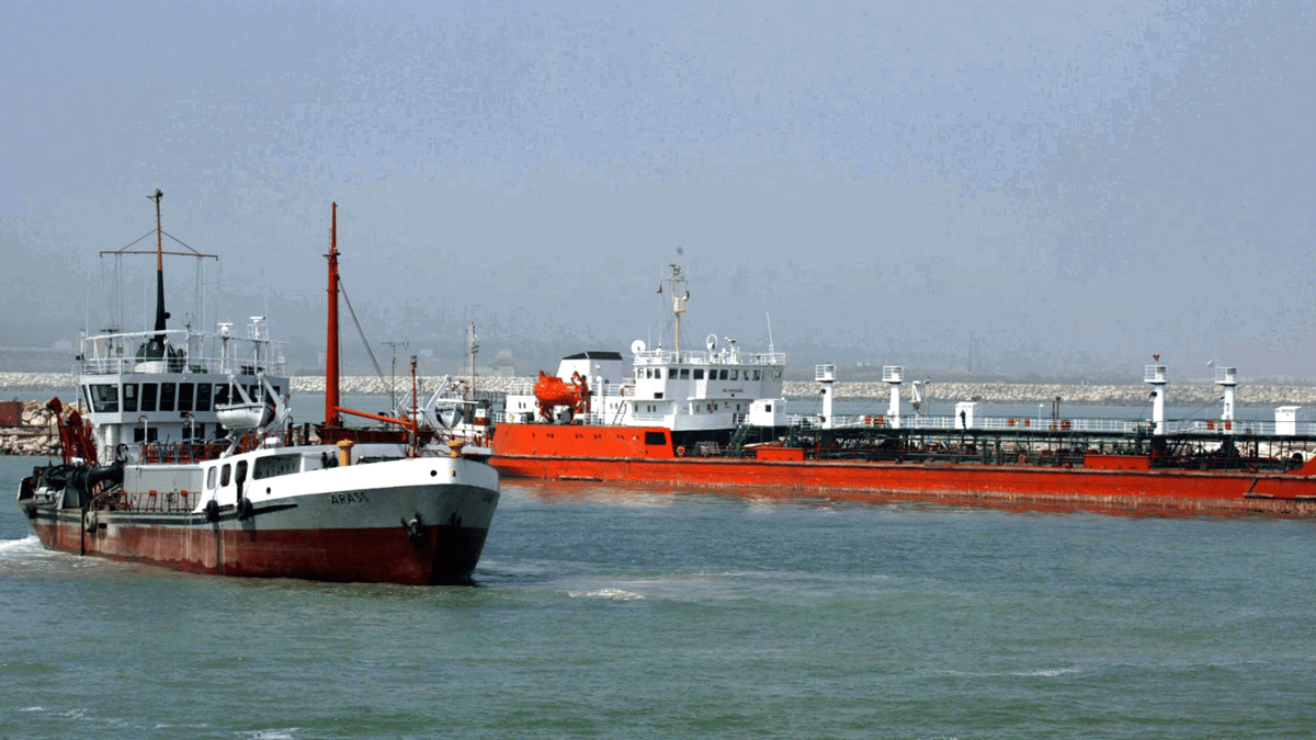 "بلومبيرغ": خطة أمريكية محفوفة بالمخاطر لضرب اقتصاد إيران