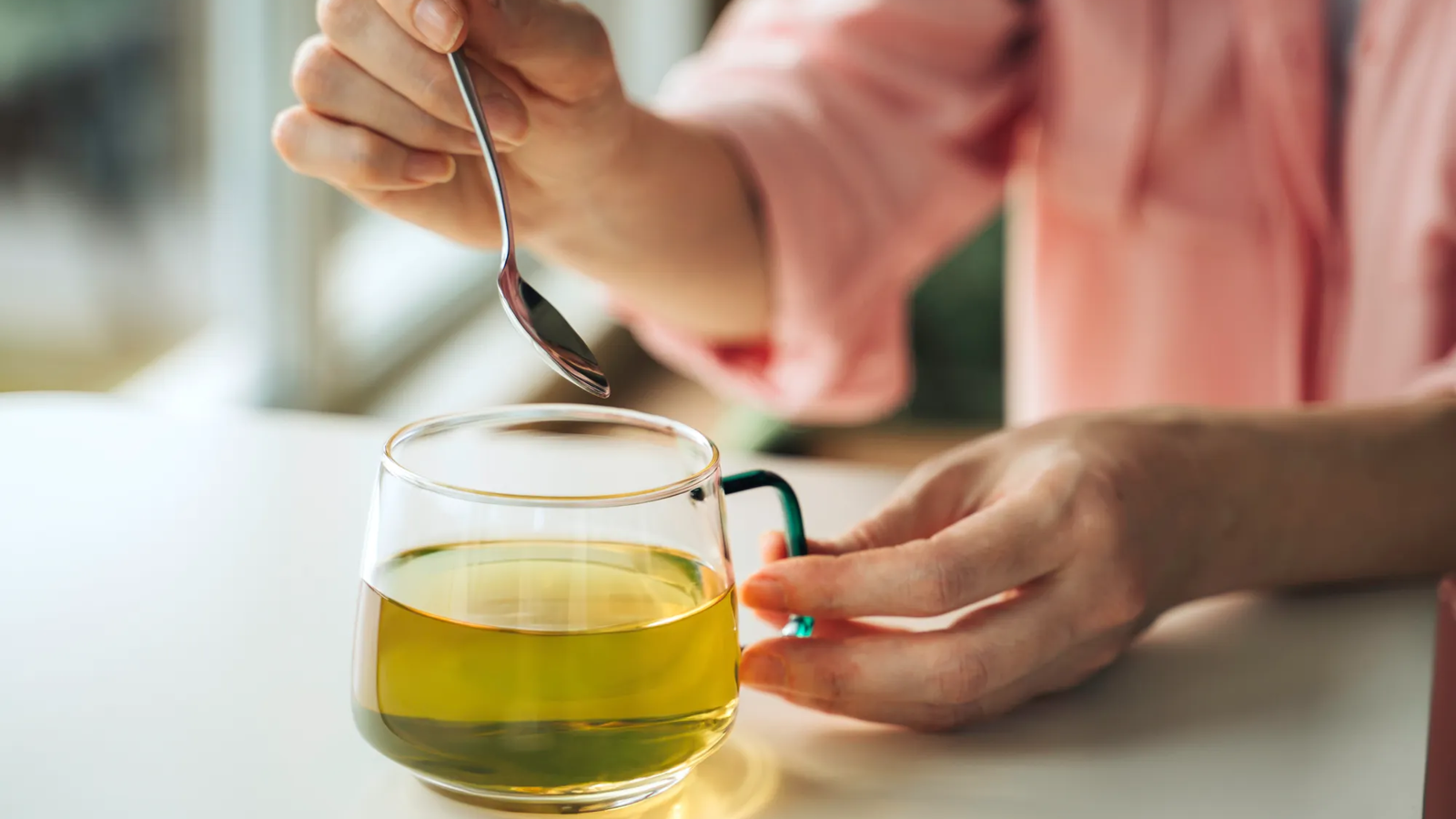 ما جدوى استبدال القهوة بالشاي الأخضر؟