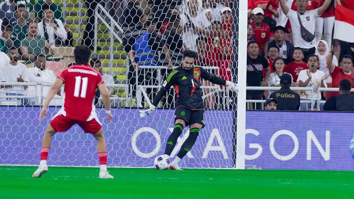 انظر إلى ياسين بونو.. وليد الفراج يوجه رسالة نارية إلى نواف العقيدي (فيديو)