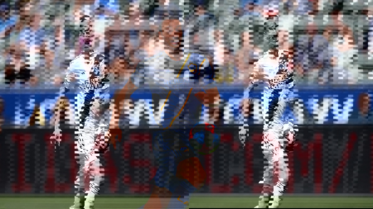 إيقاف زلاتان إبراهيموفيتش بعد تصرف عنيف في الدوري الأمريكي (فيديو)