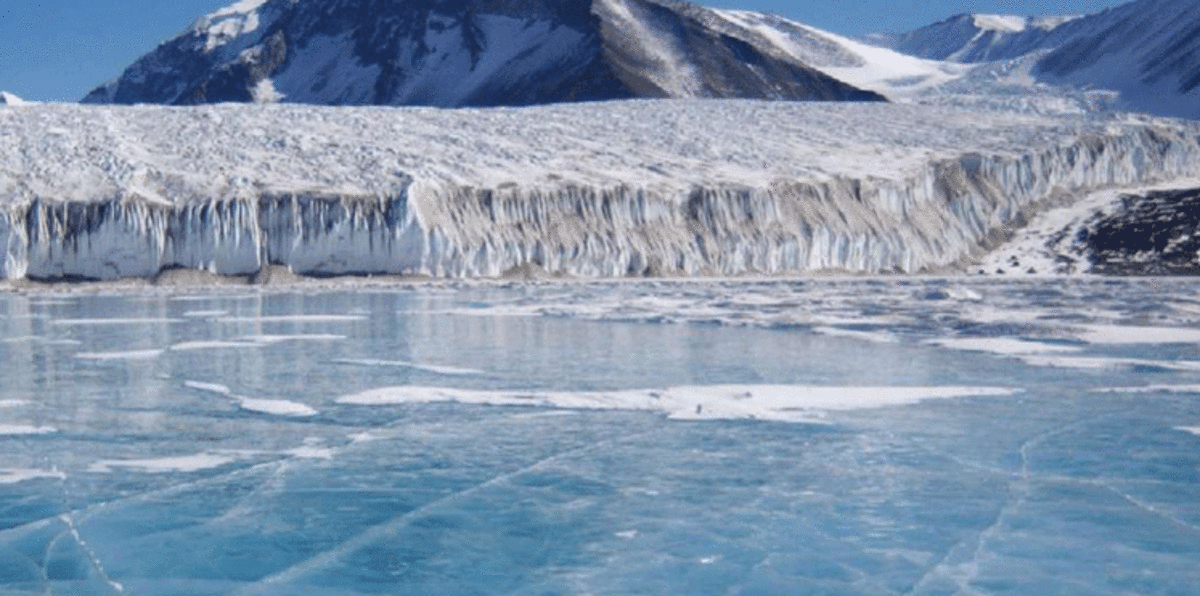 جسم غريب يتوهّج فوق المحيط بالقطب الجنوبي‎ (فيديو)