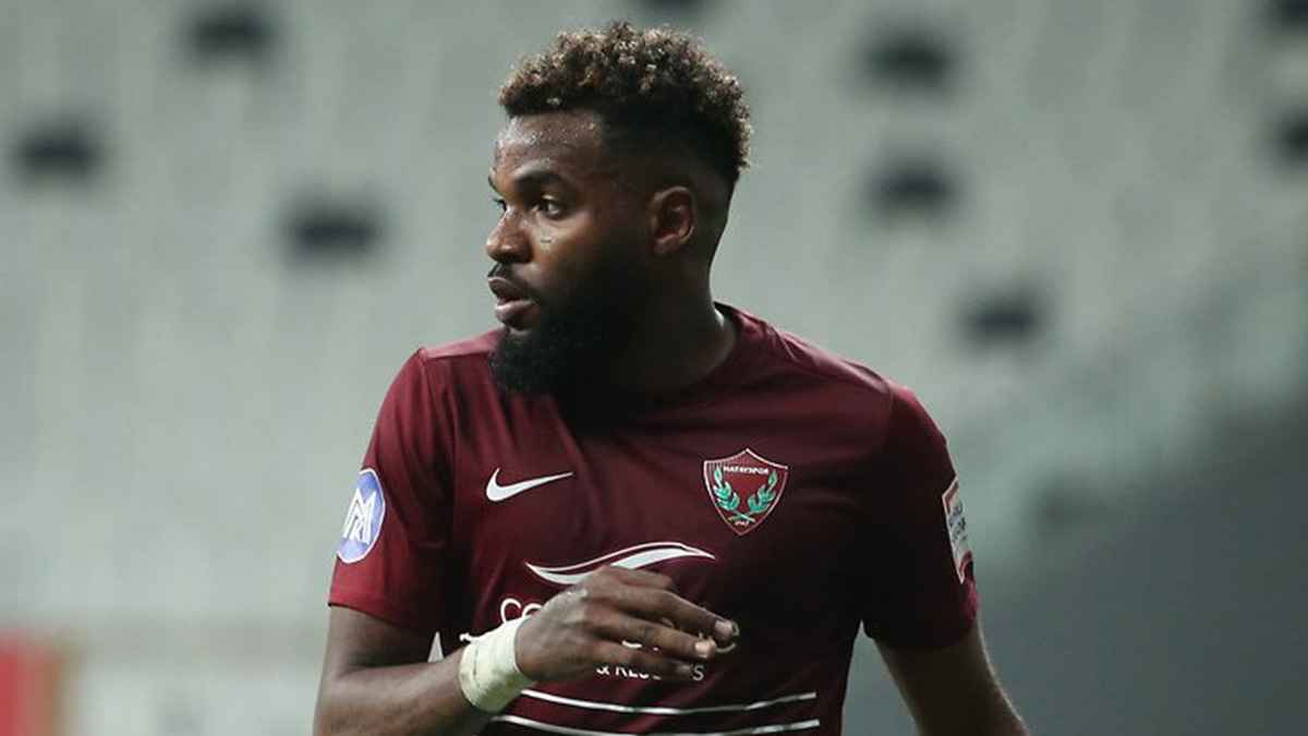 سقط من الدور الـ11.. وفاة مأساوية للاعب الغابوني آرون بوبيندزا