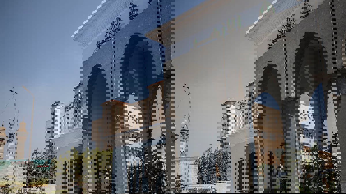 مصر.. محاكمة عاجلة لـ11 عاملا في جامعة الأزهر بتهم الفساد