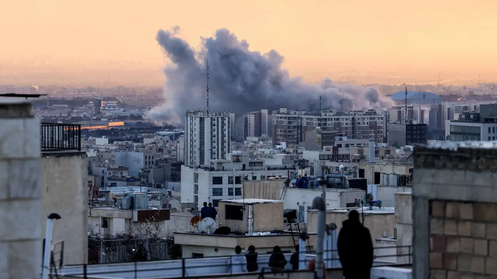 إسرائيل تعلن اغتيال "علي زاده" وتمنح ممثلي إيران في لبنان "طوق نجاة"