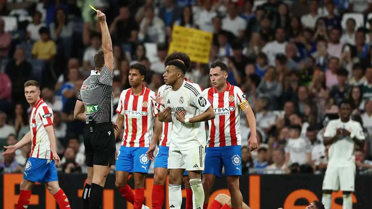 وسط عاصفة من الغضب ضد التحكيم.. هل ودّع ريال مدريد الصراع على لقب "الليغا"؟