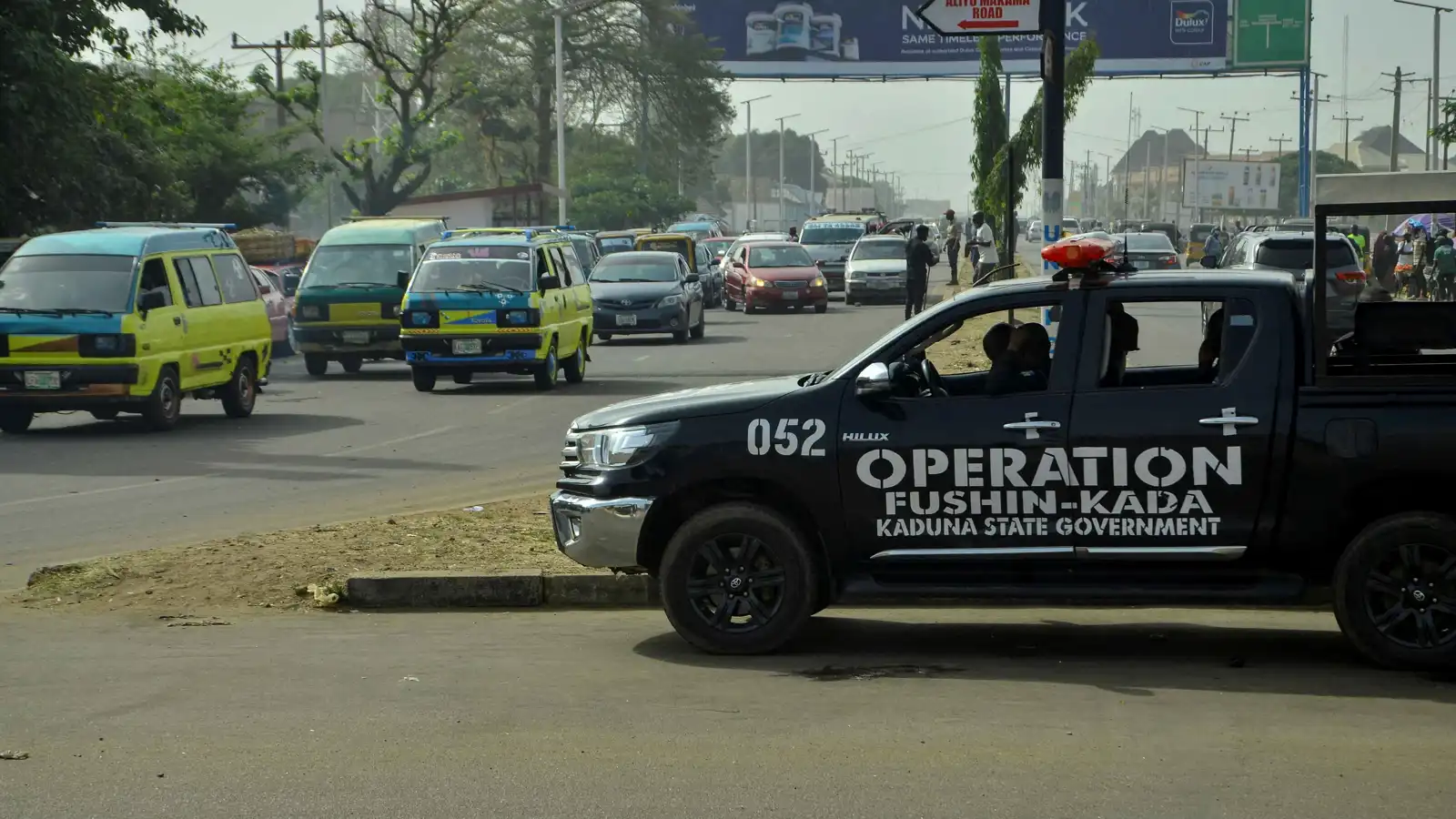 مسلحون يقتلون 3 أشخاص ويخطفون قساً في شمال نيجيريا