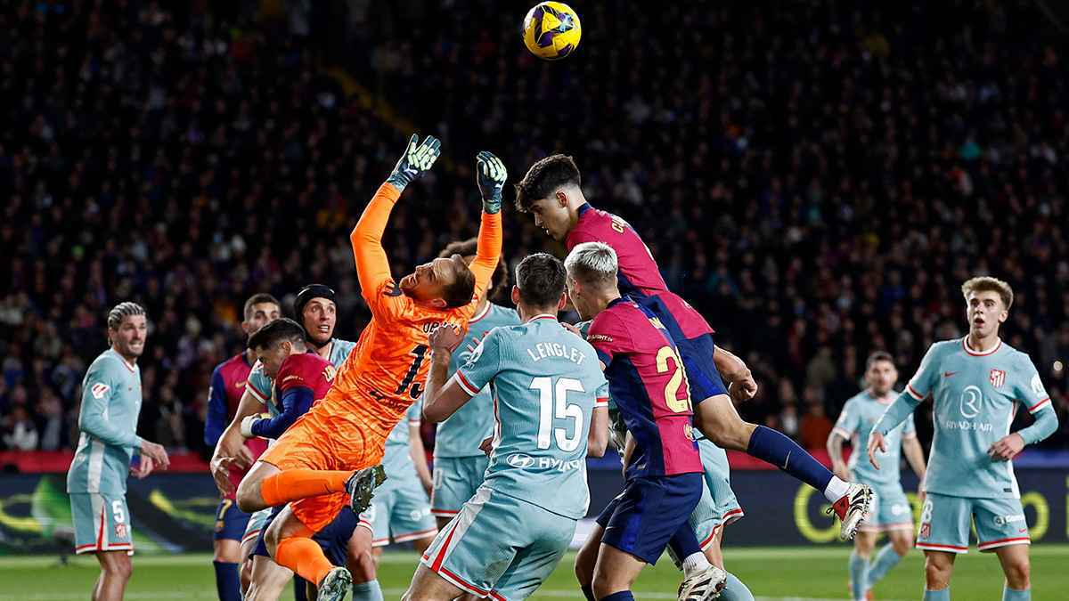 عليهم أن يشعروا بالخجل.. أسطورة هولندا يصدم سيميوني ولاعبي أتلتيكو