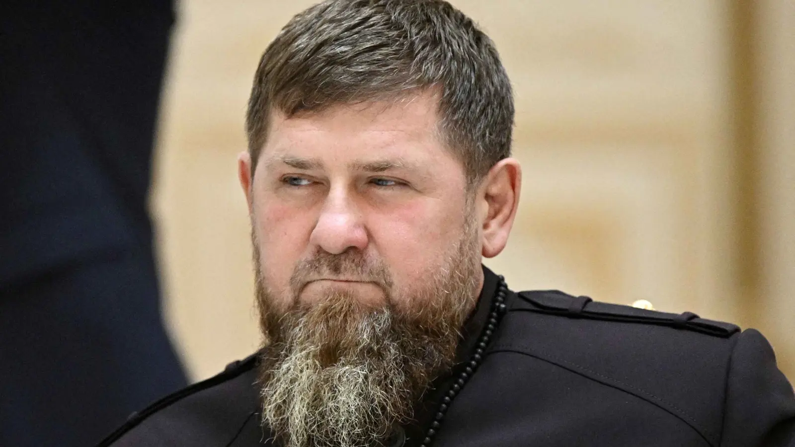 ظهر بجسد نحيل.. رئيس الشيشان قديروف يعلن "العودة للتدريبات" (فيديو)