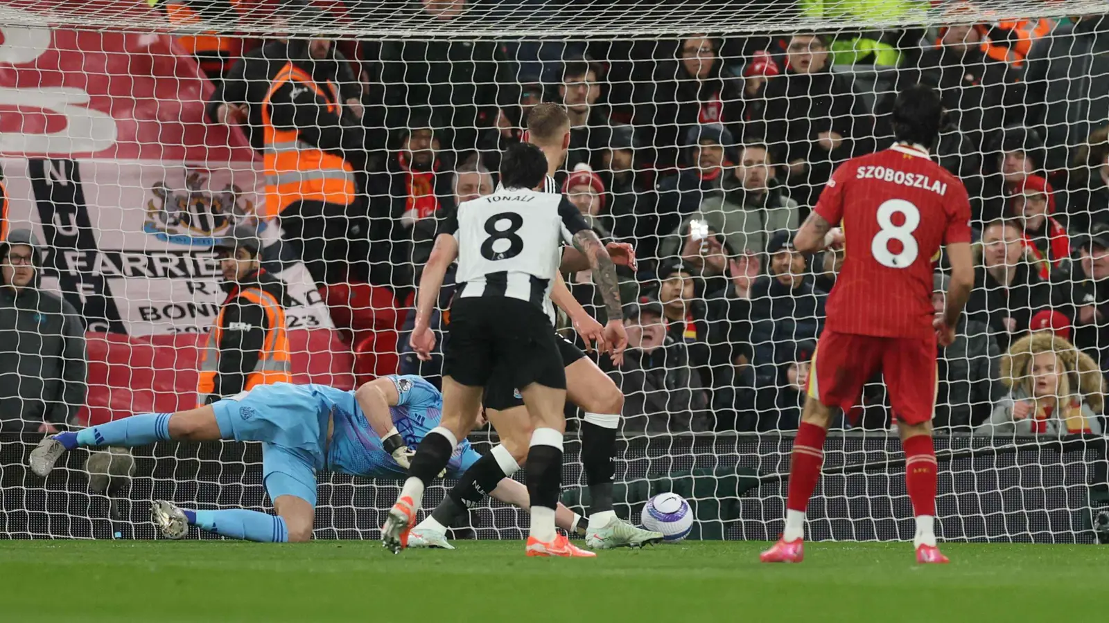 بث مباشر لمباراة ليفربول ونيوكاسل في الدوري الإنجليزي