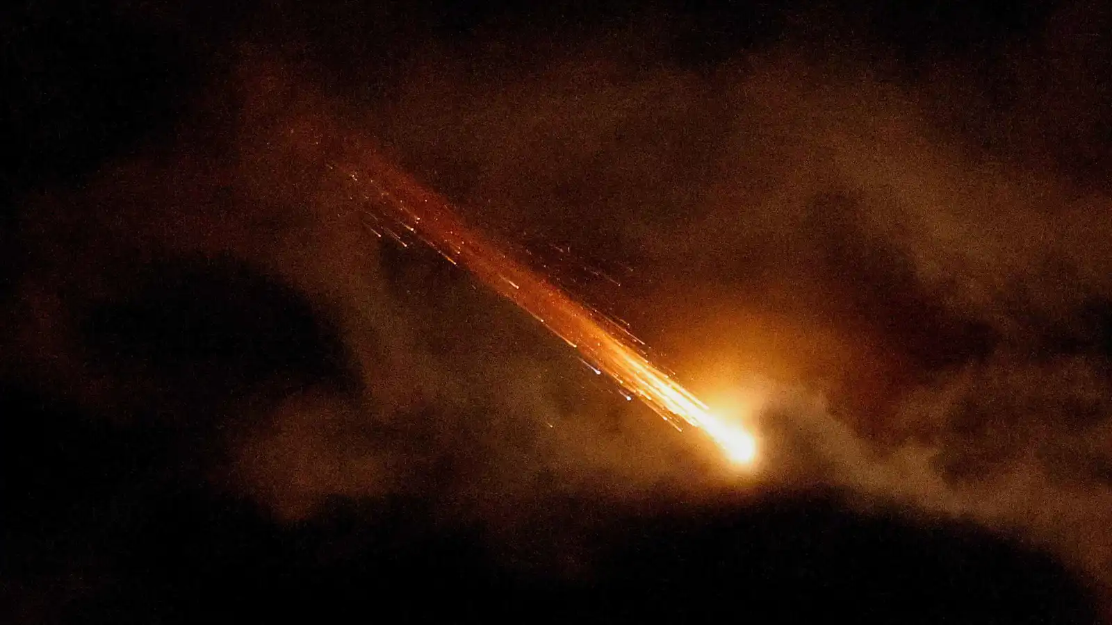 محاولة اعتراض صاروخ فوق عسقلان في إسرائيل